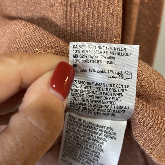 BNWT J M COLLECTION V-NECK ROSE GOLD LUREX SWEATER WITH GOLD BUTTON CUFF ACCENTS - Picture 5 of 7
